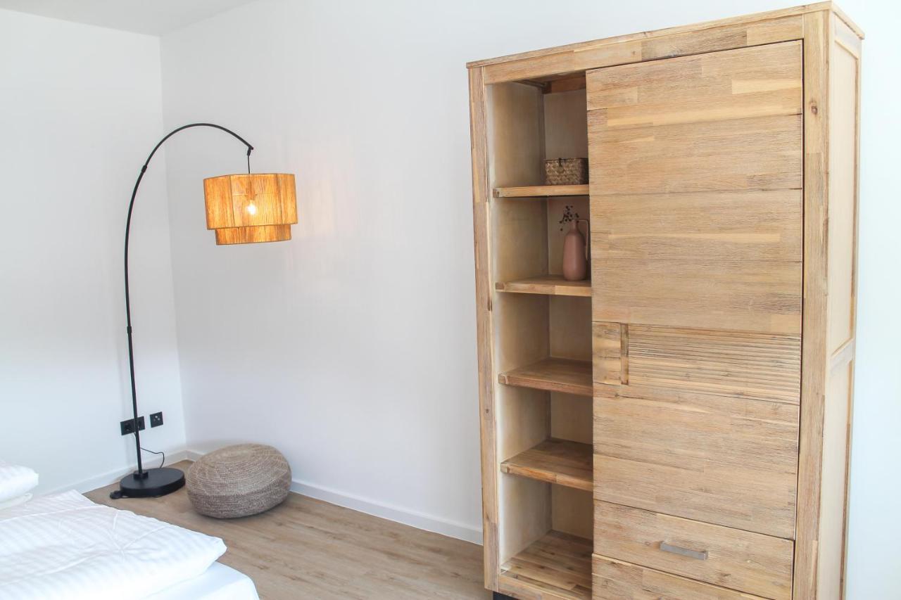 African-Style Apartment - Stadtnah, Parkplatz, E-Ladestation Fuer Auto & Fahrraeder, Gitterbox Fuer Fahrraeder, Fitnessstudio Koblenz  Bagian luar foto