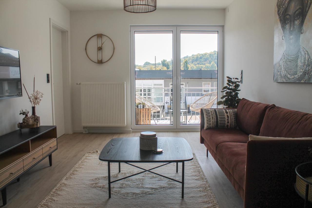 African-Style Apartment - Stadtnah, Parkplatz, E-Ladestation Fuer Auto & Fahrraeder, Gitterbox Fuer Fahrraeder, Fitnessstudio Koblenz  Bagian luar foto
